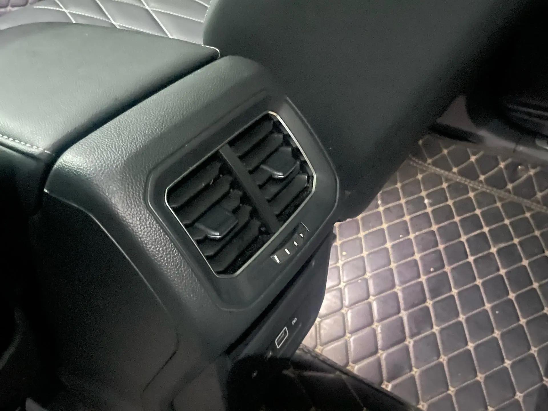 Volkswagen 2024 Tiguan L R-Line 2.0TSI 330TSI Two-Drive R-Line Overdrive Automatic Gear 8
