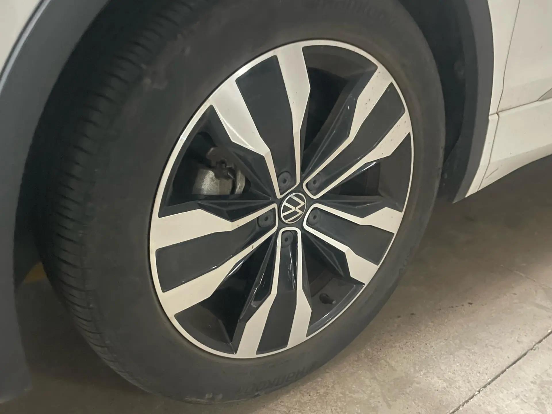 Volkswagen 2024 Tiguan L R-Line 2.0TSI 330TSI Two-Drive R-Line Overdrive Automatic Gear 9