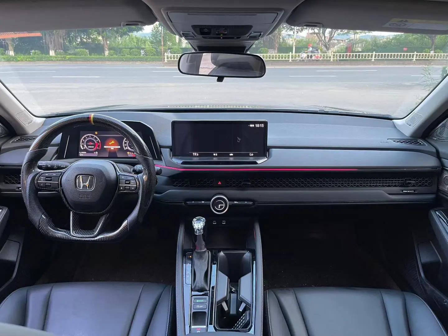 Honda 2025 11th Generation Accord 1.5T Stepless 260TURBO Sports Series Deluxe Automatic Gear 3