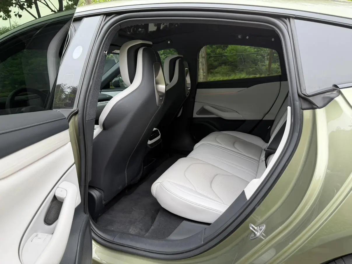 MI SU7 2024 700km Rear Drive Standard Founding Edition 7