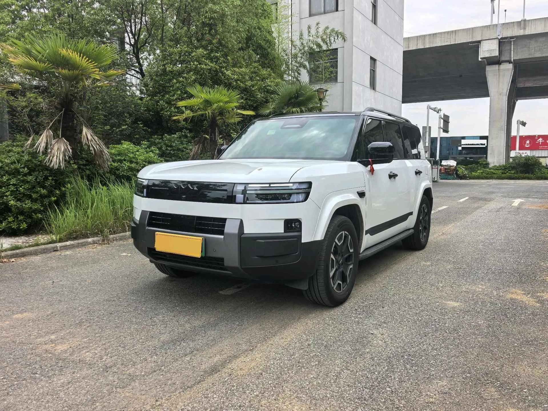 Open image lightbox: FangChengBao 2025 Titanium 7 1.5T Stepless 200KM Two-Drive Max Edition Automatic Gear