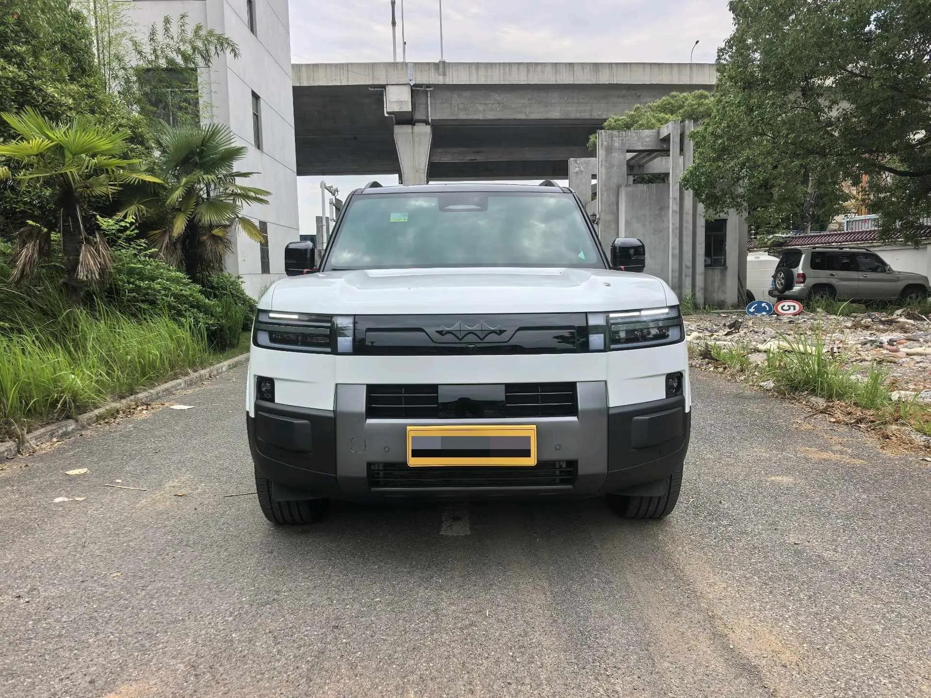 FangChengBao 2025 Titanium 7 1.5T Stepless 200KM Two-Drive Max Edition Automatic Gear 2