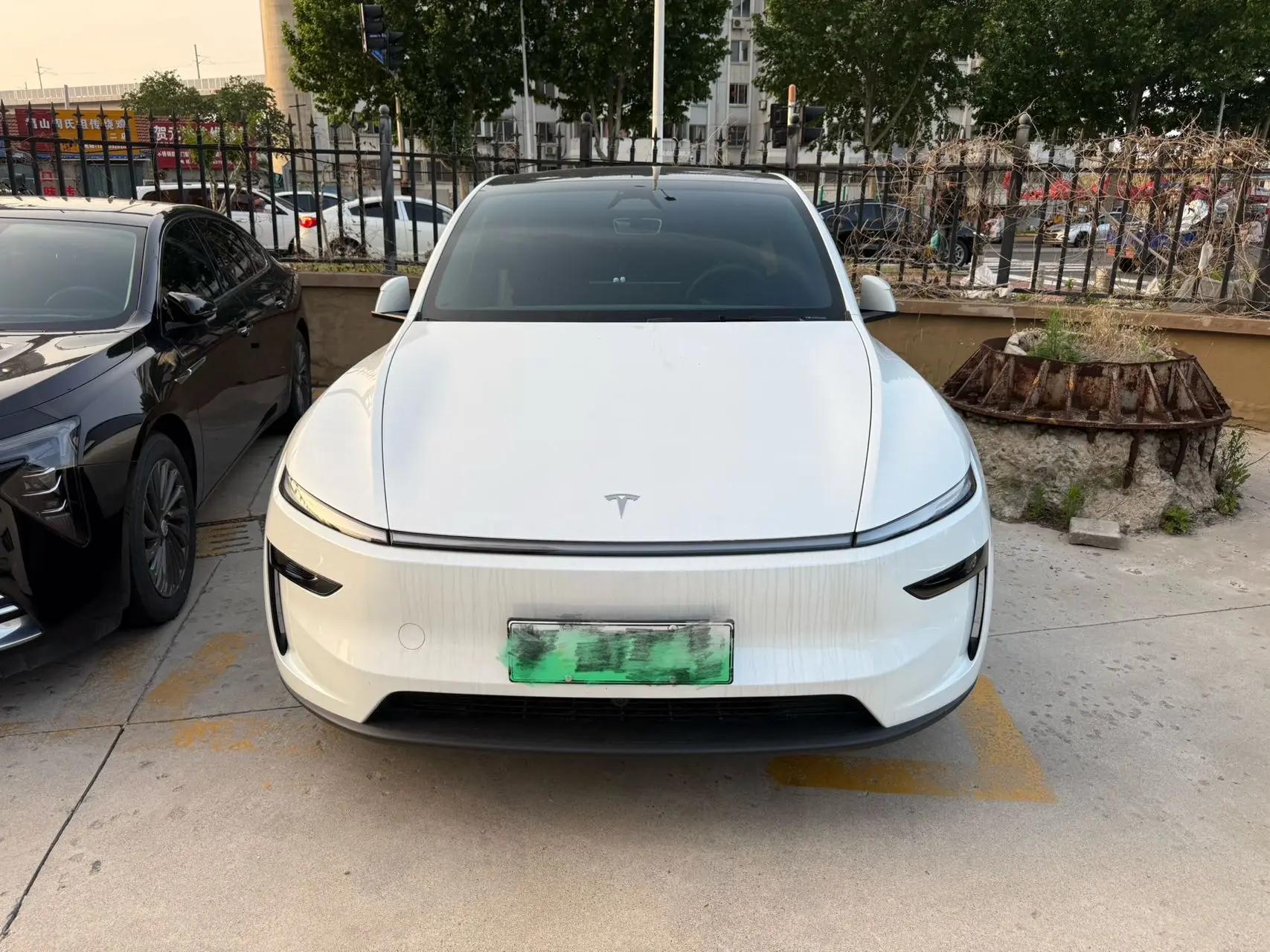 Tesla 2026 Model Y Rear-Wheel Drive Automatic 2