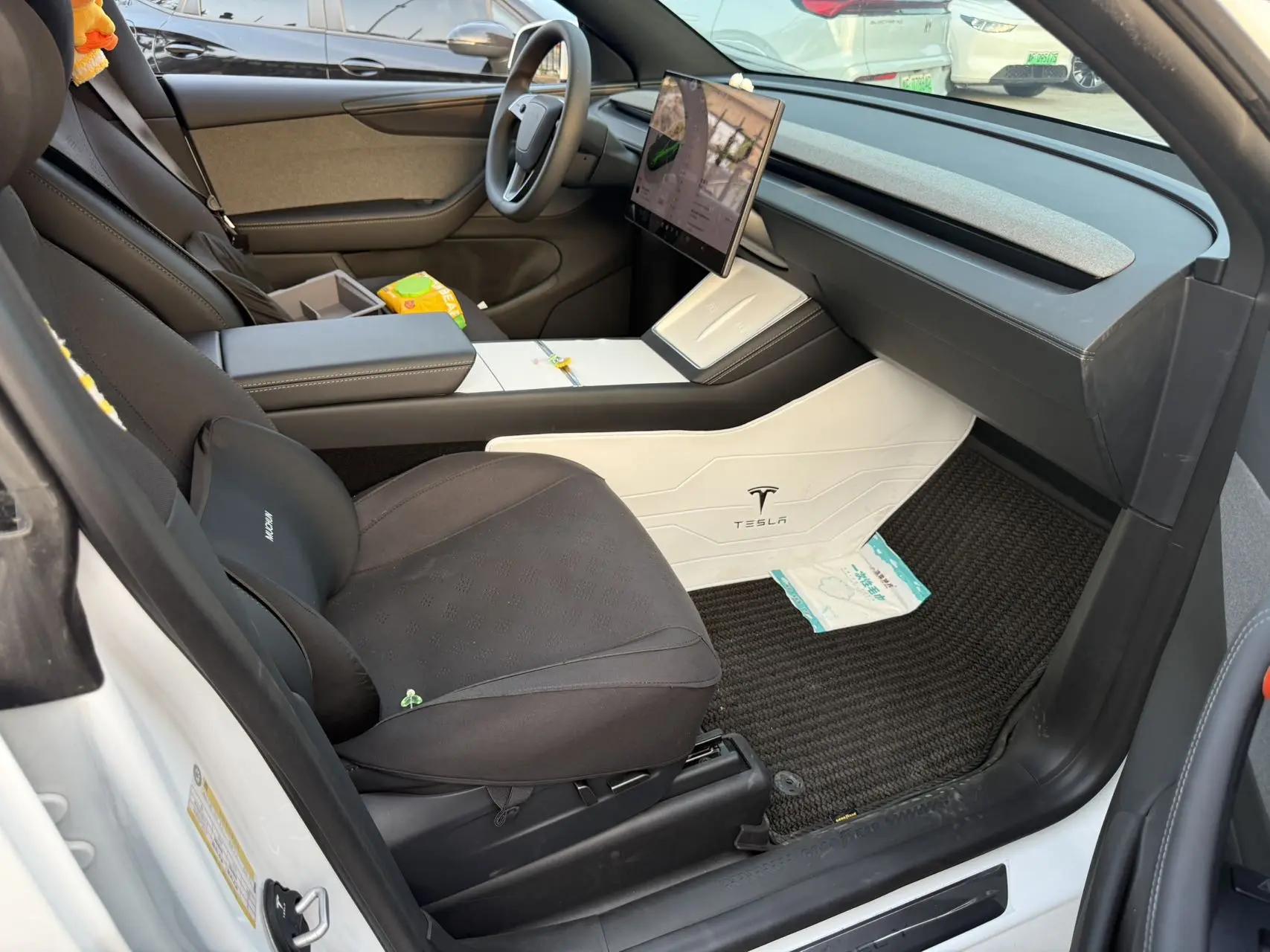 Tesla 2026 Model Y Rear-Wheel Drive Automatic 3