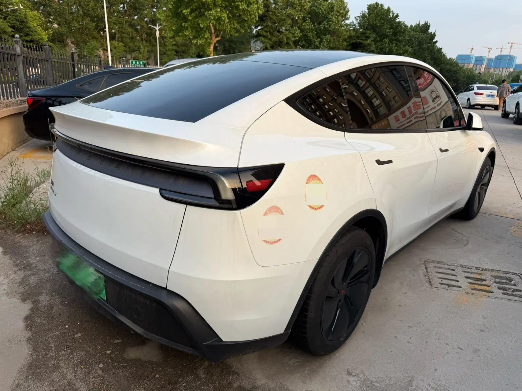 Tesla 2026 Model Y Rear-Wheel Drive Automatic 5