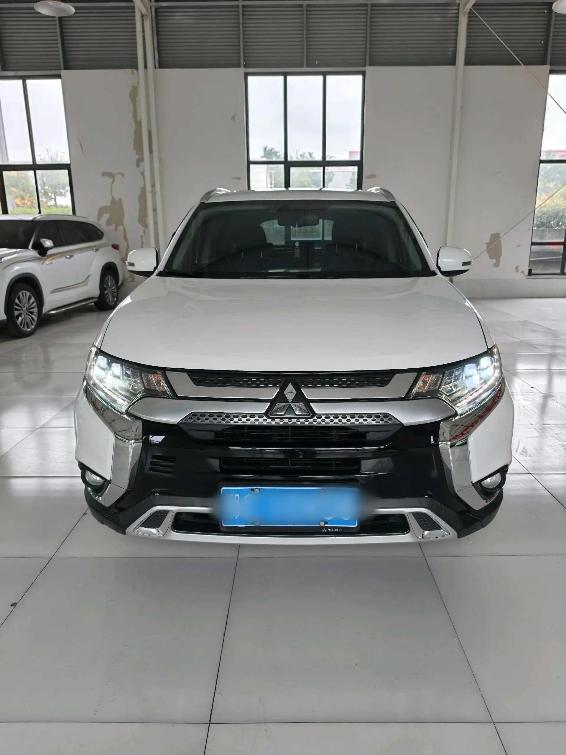 Outlander 2020 2.4L 4-wheel drive to enjoy the version of 5 seats 2