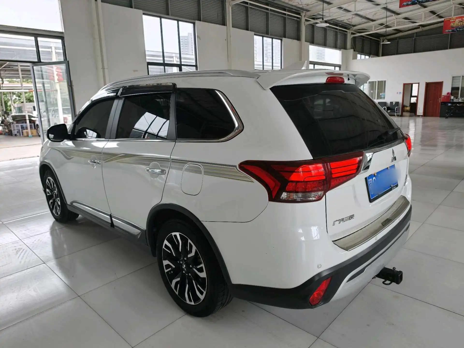Outlander 2020 2.4L 4-wheel drive to enjoy the version of 5 seats 7