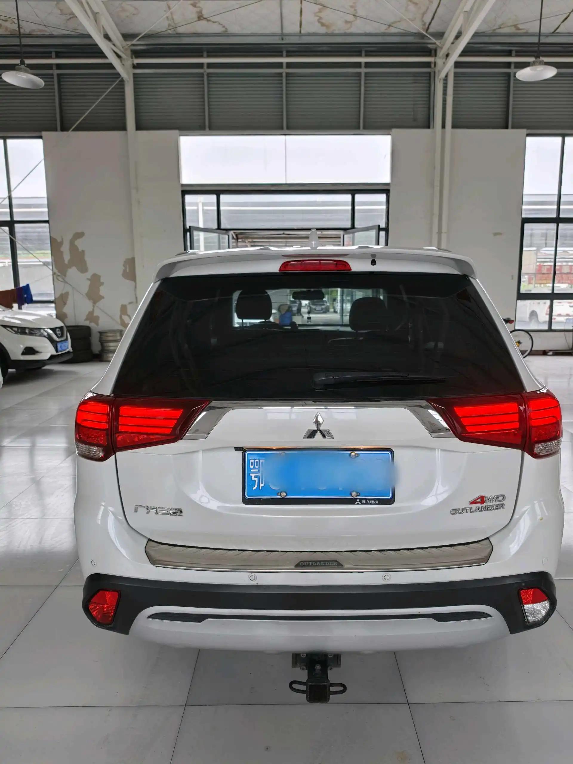 Outlander 2020 2.4L 4-wheel drive to enjoy the version of 5 seats 8