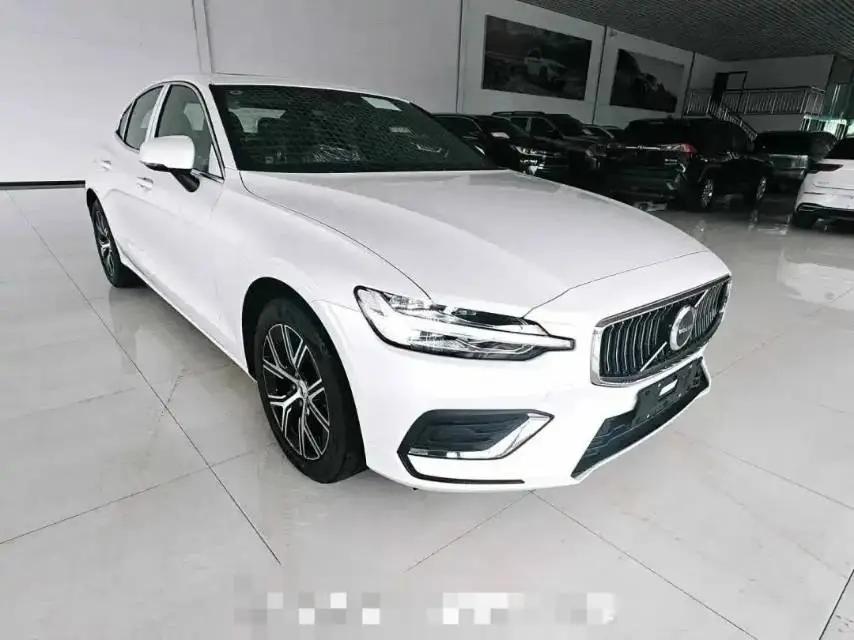 Volvo 2026 S60 48V 2.0T B4 Zhiyi Deluxe Edition Automatic Gear 2