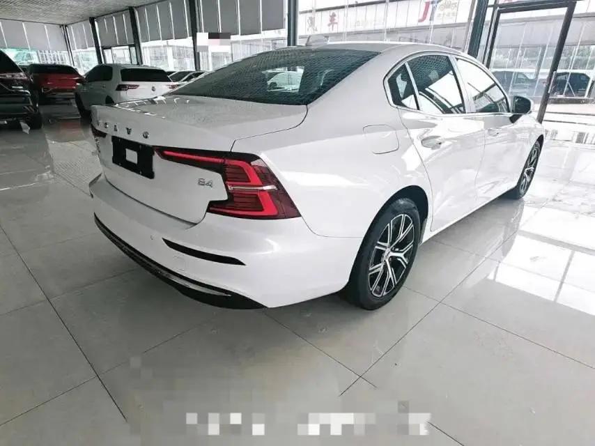Volvo 2026 S60 48V 2.0T B4 Zhiyi Deluxe Edition Automatic Gear 3
