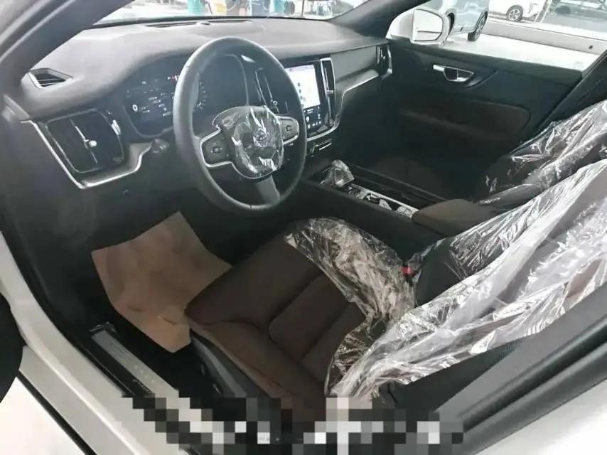 Volvo 2026 S60 48V 2.0T B4 Zhiyi Deluxe Edition Automatic Gear 5