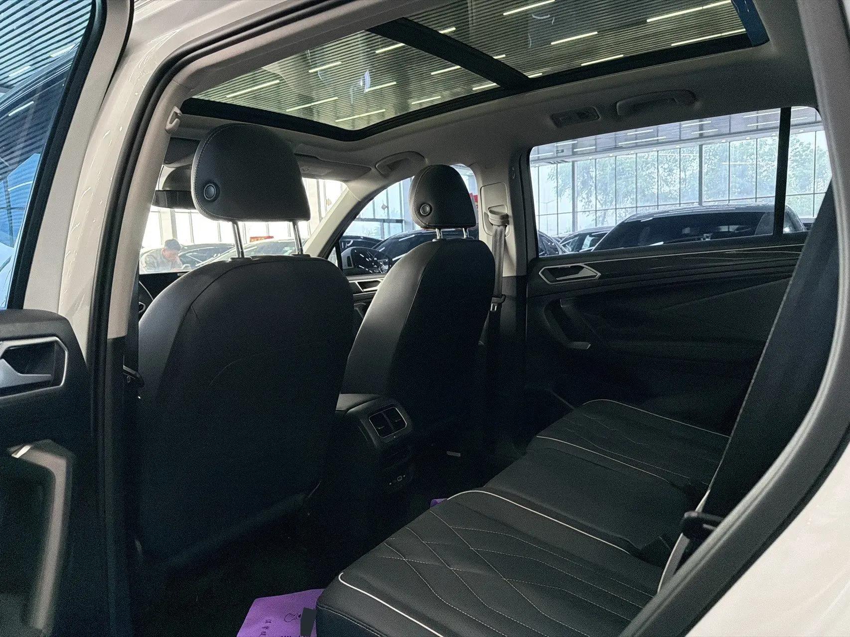 Tiguan L New Energy 2023 430PHEV Plug-in Hybrid Premium Edition 4