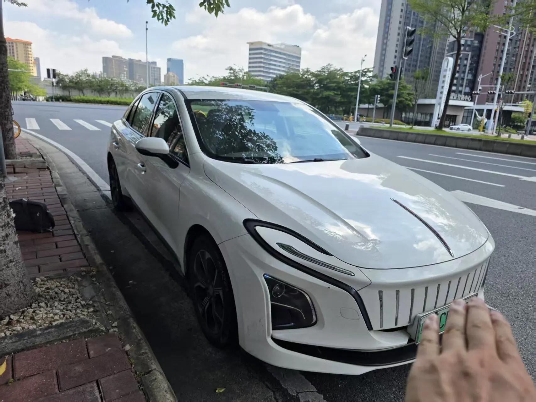 HongQi E-QM5 2023 Basic Travel Edition 2
