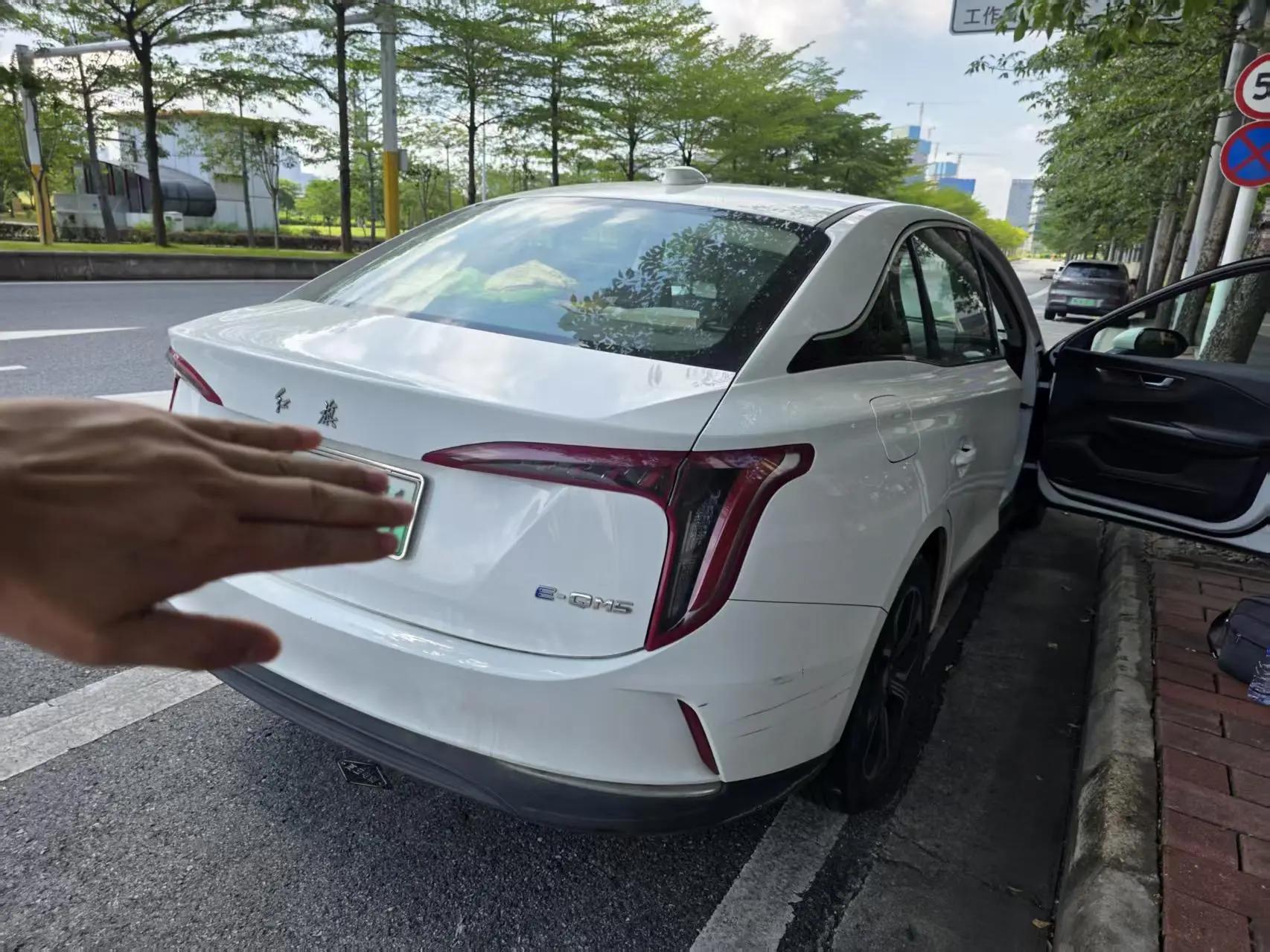 HongQi E-QM5 2023 Basic Travel Edition 3