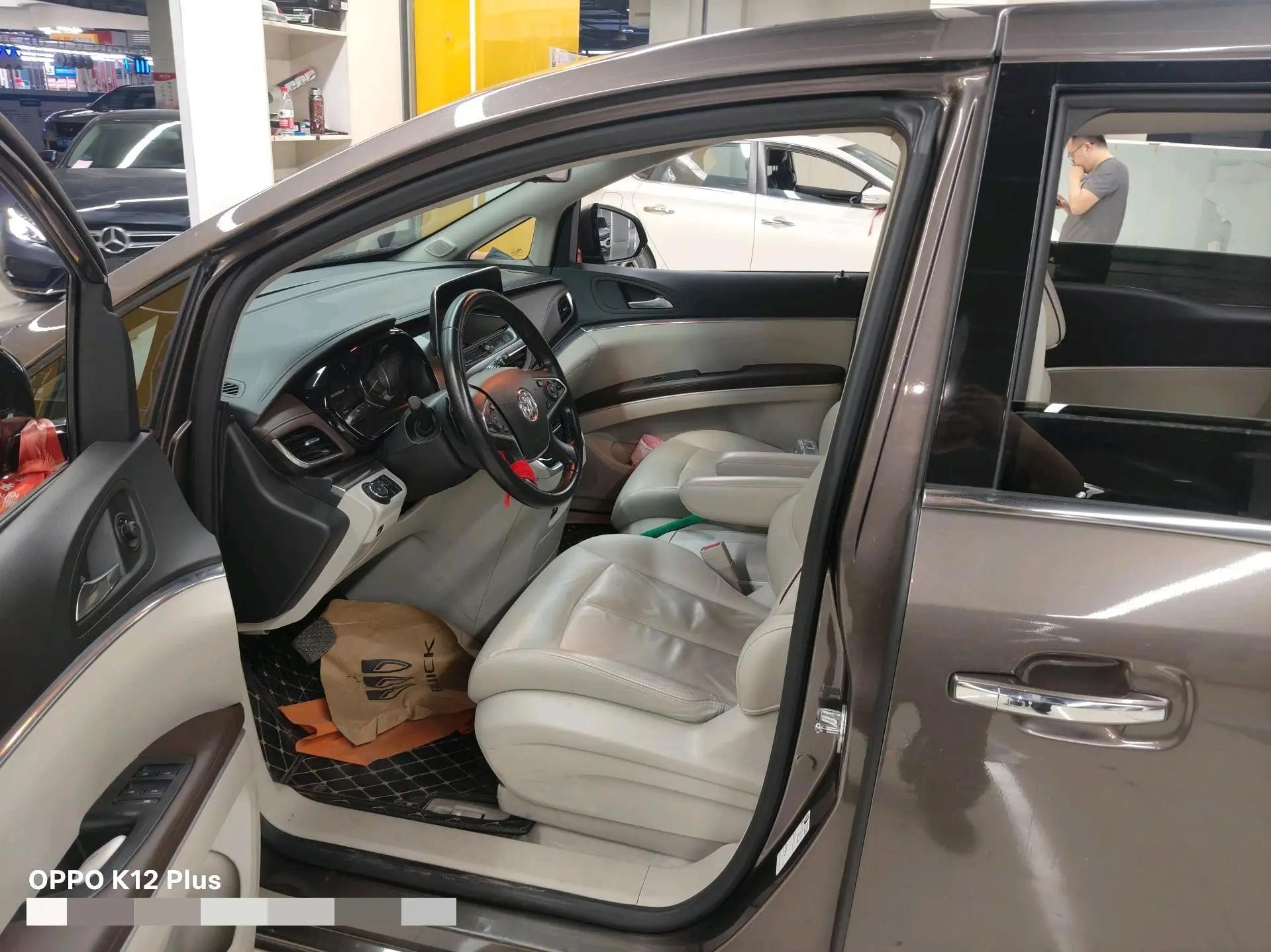 Buick GL8 2020 Land Business Class 652T Luxury Model 2
