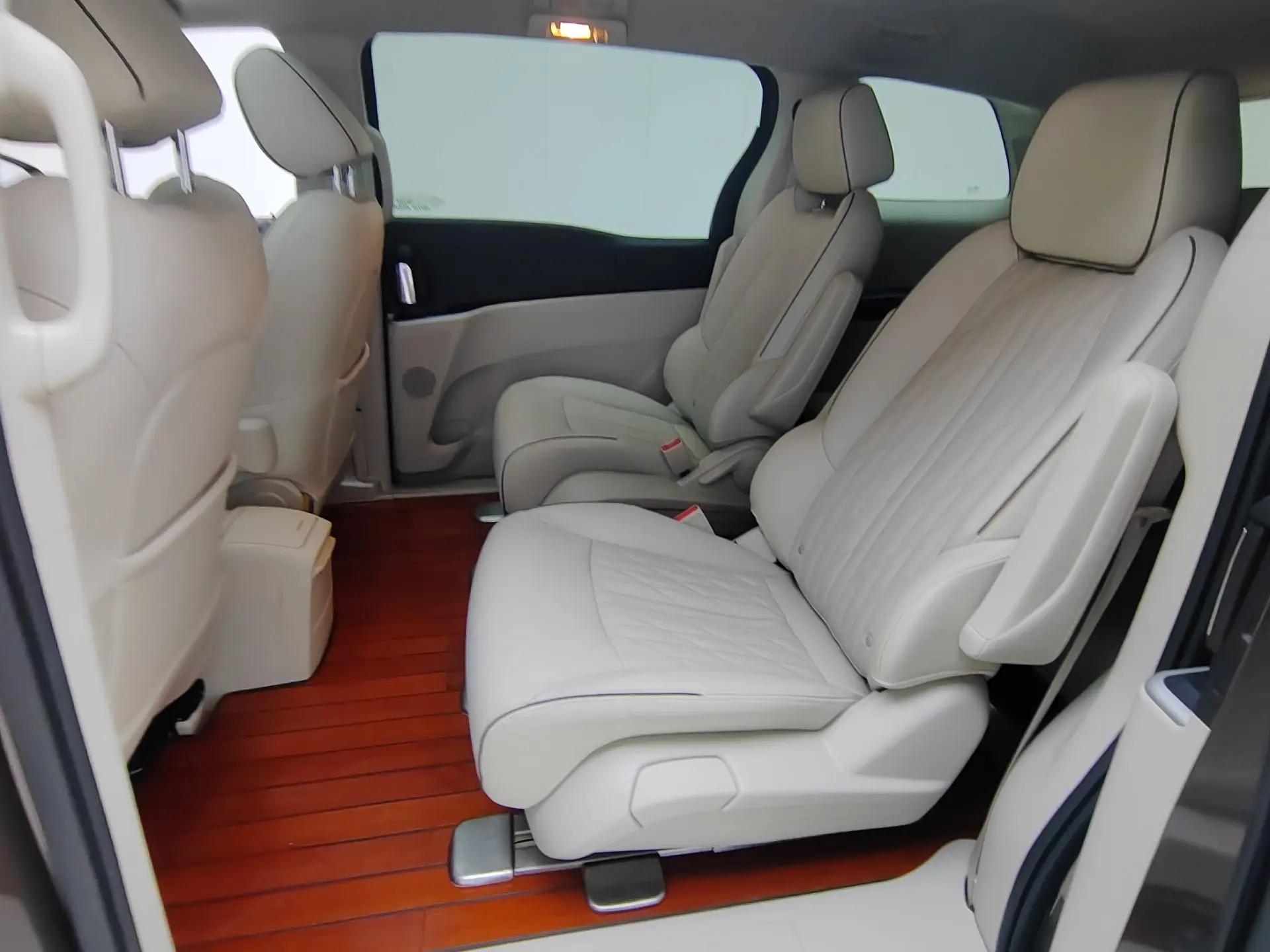 Buick GL8 2020 Land Business Class 652T Luxury Model 3