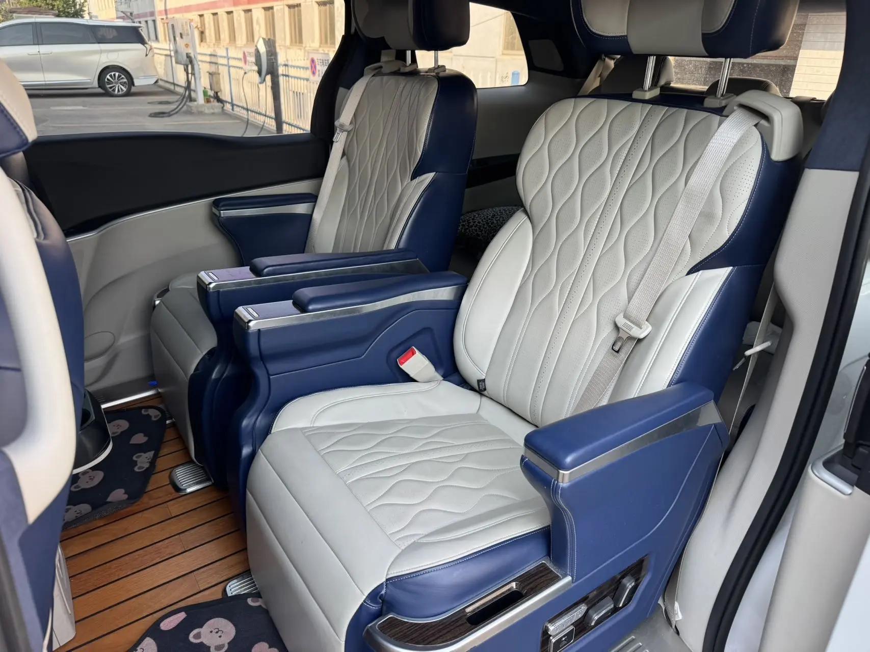 Buick GL8 2021 Land Business Class 652T Comfort Model 6