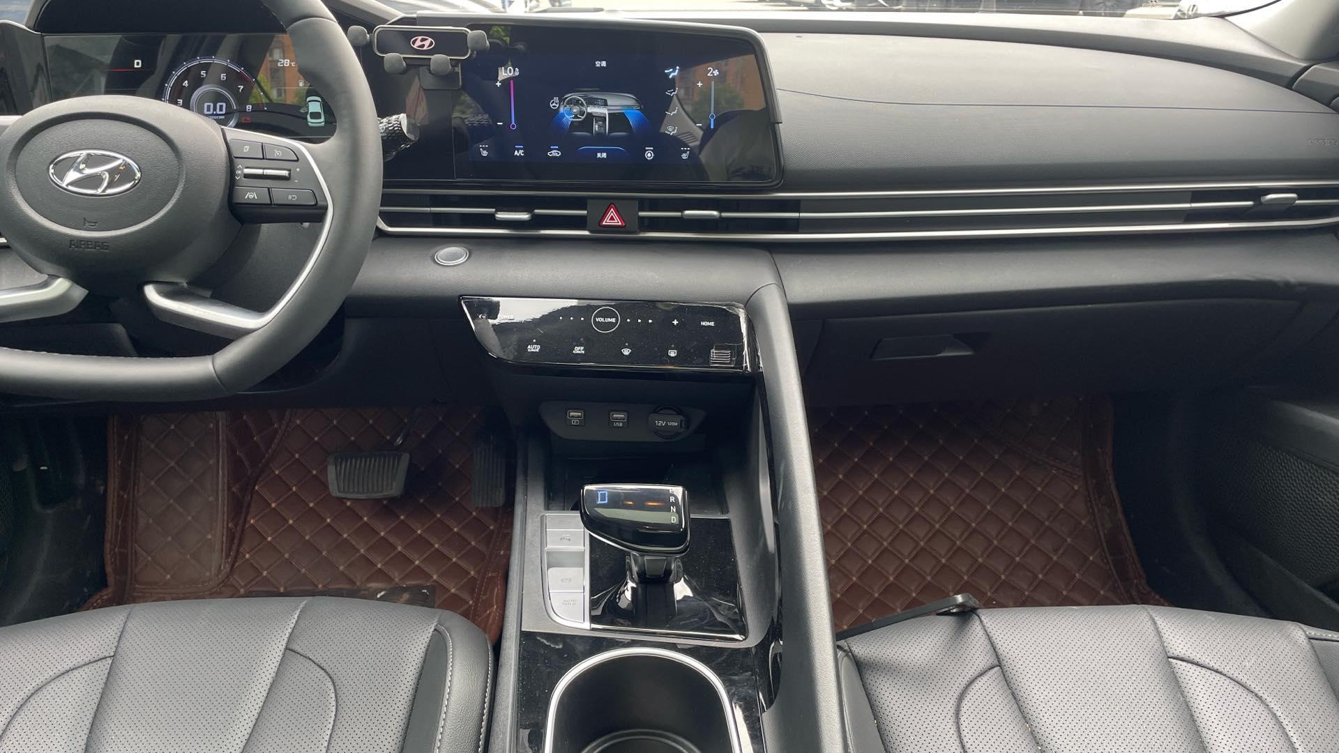 Elantra 2023 1.5L CVT LUX Premium Edition 10