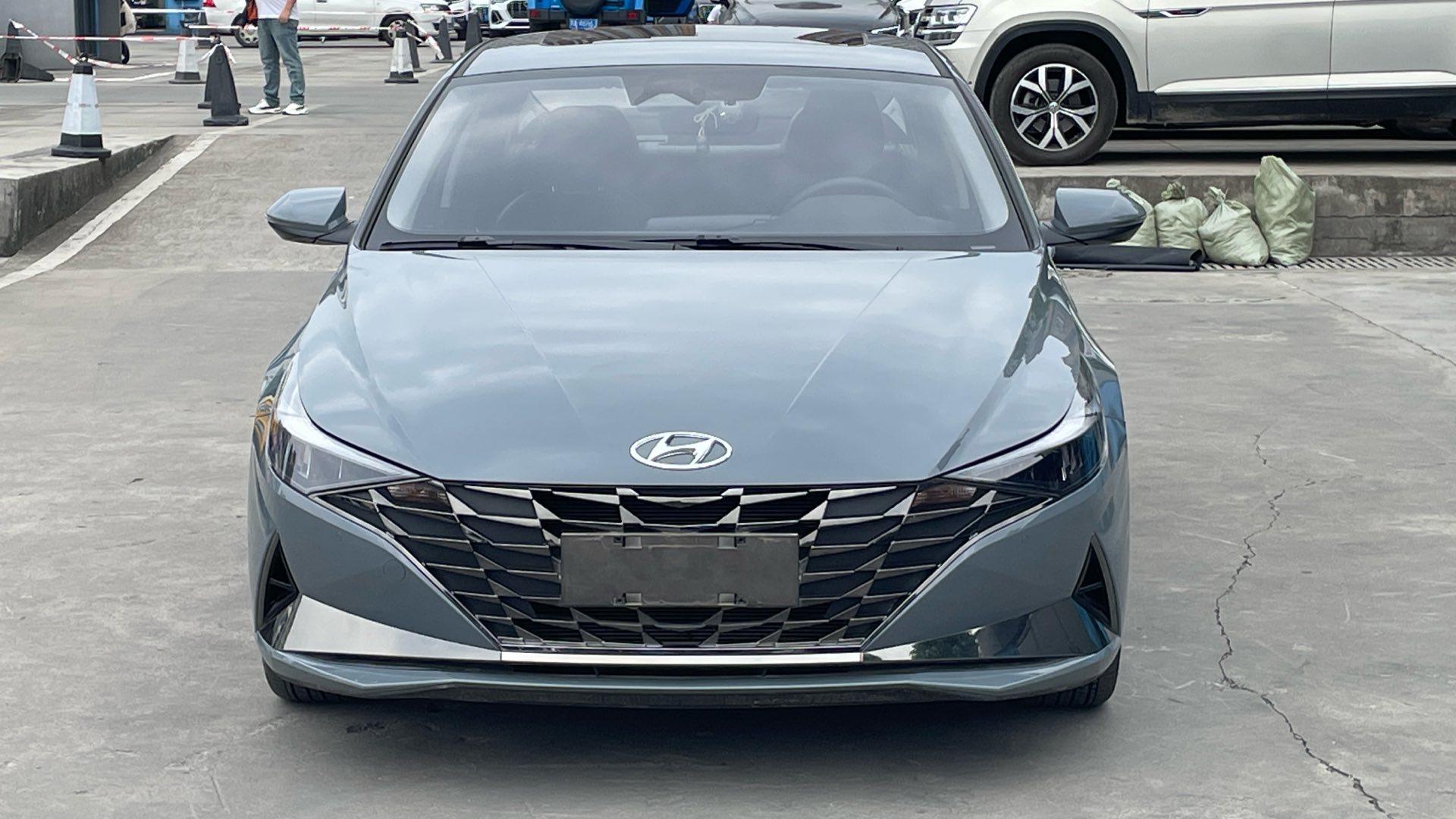 Elantra 2023 1.5L CVT LUX Premium Edition 2