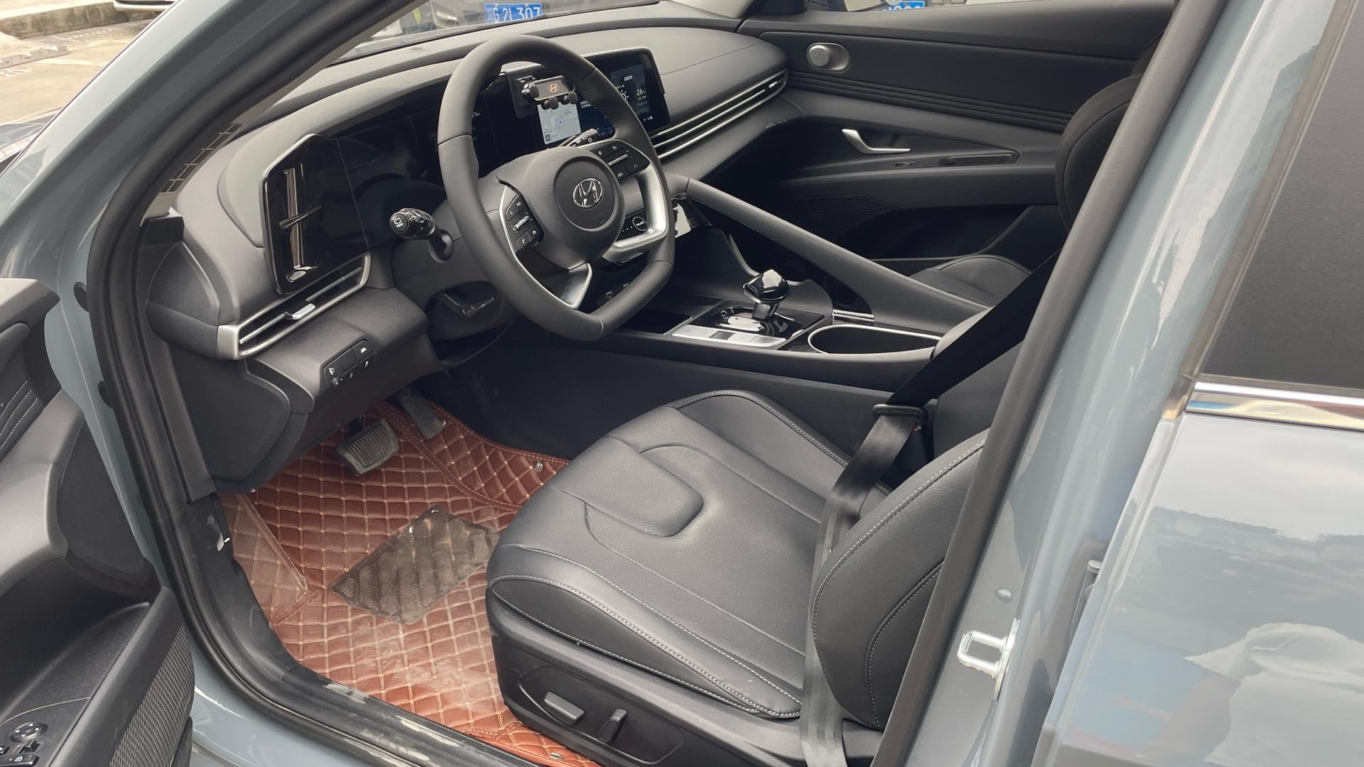 Elantra 2023 1.5L CVT LUX Premium Edition 5