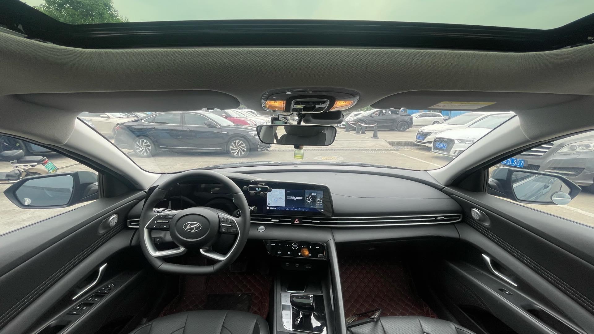 Elantra 2023 1.5L CVT LUX Premium Edition 8