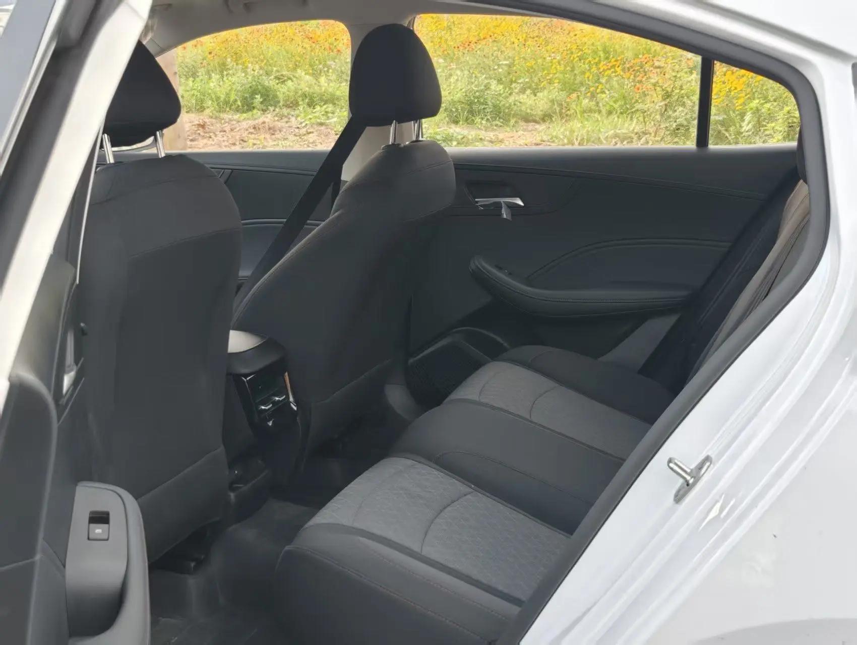 Roewe i5 2023 1.5L Manual Comfortable Edition 6
