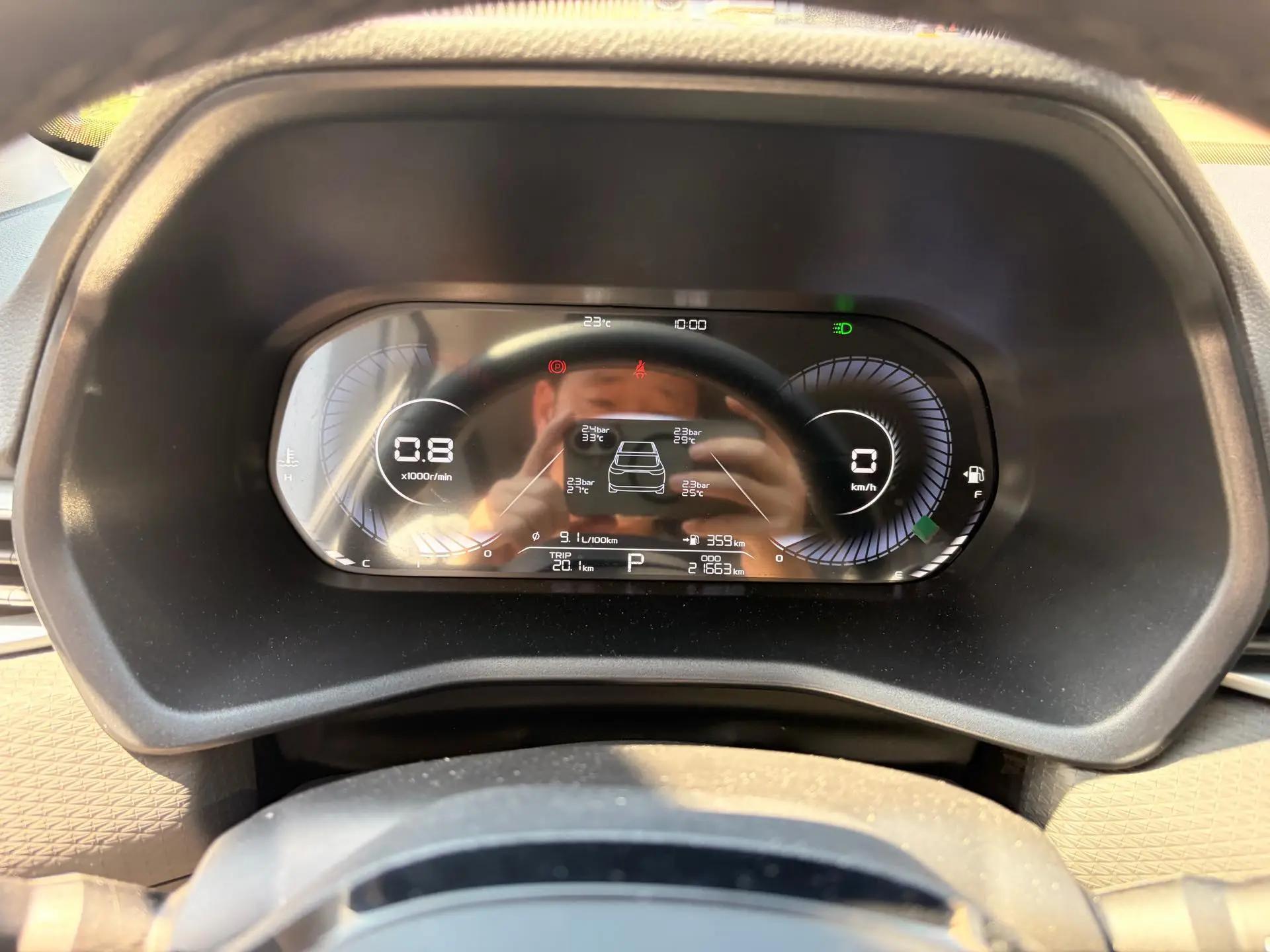 Emgrand 2025 4th Generation 1.5L CVT Prestige Model 10