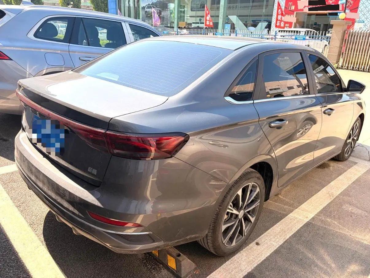 Emgrand 2025 4th Generation 1.5L CVT Prestige Model 8