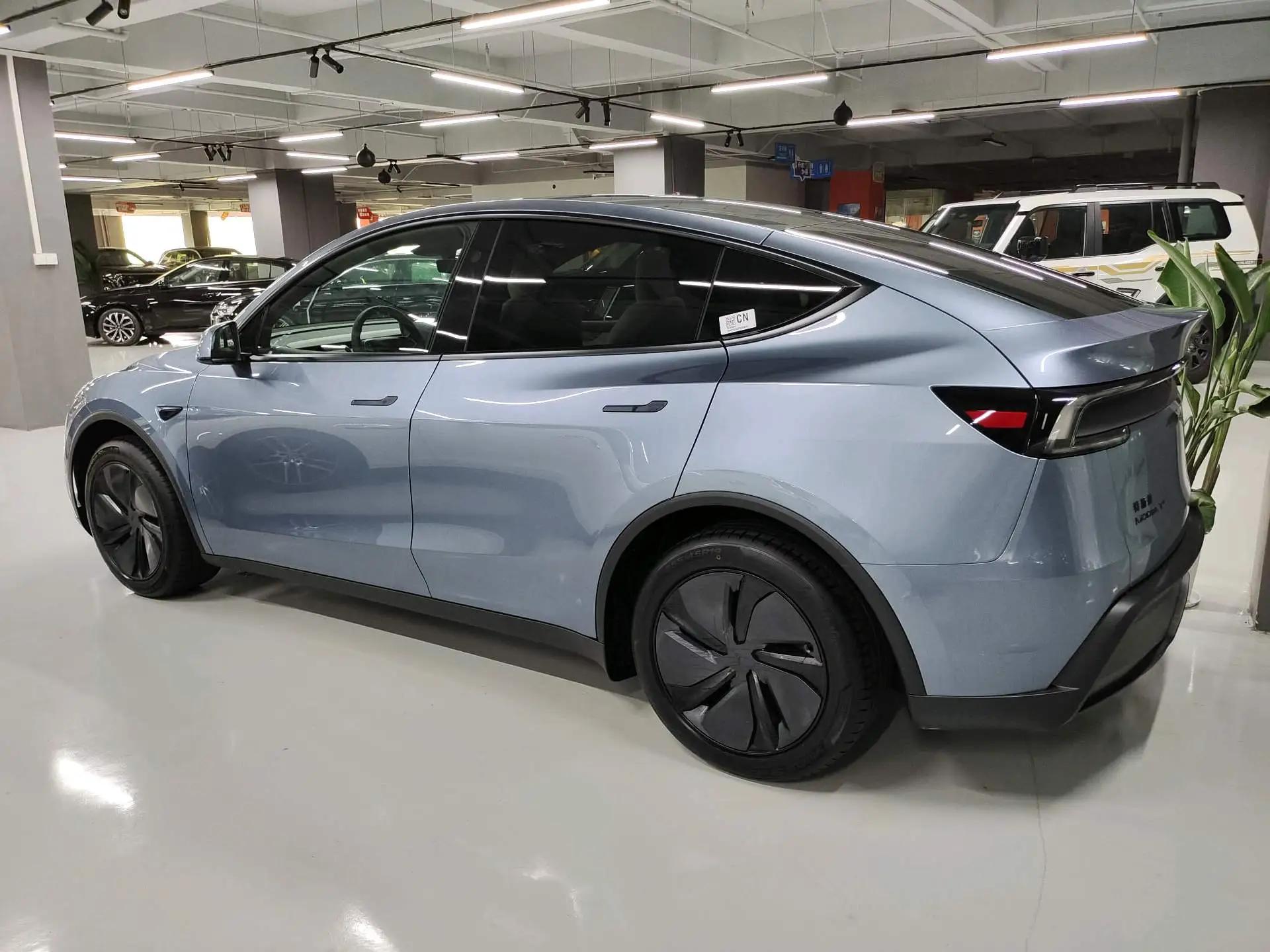 Tesla 2026 Model Y Long Range Rear-Wheel Drive (Refreshed) Automatic 3
