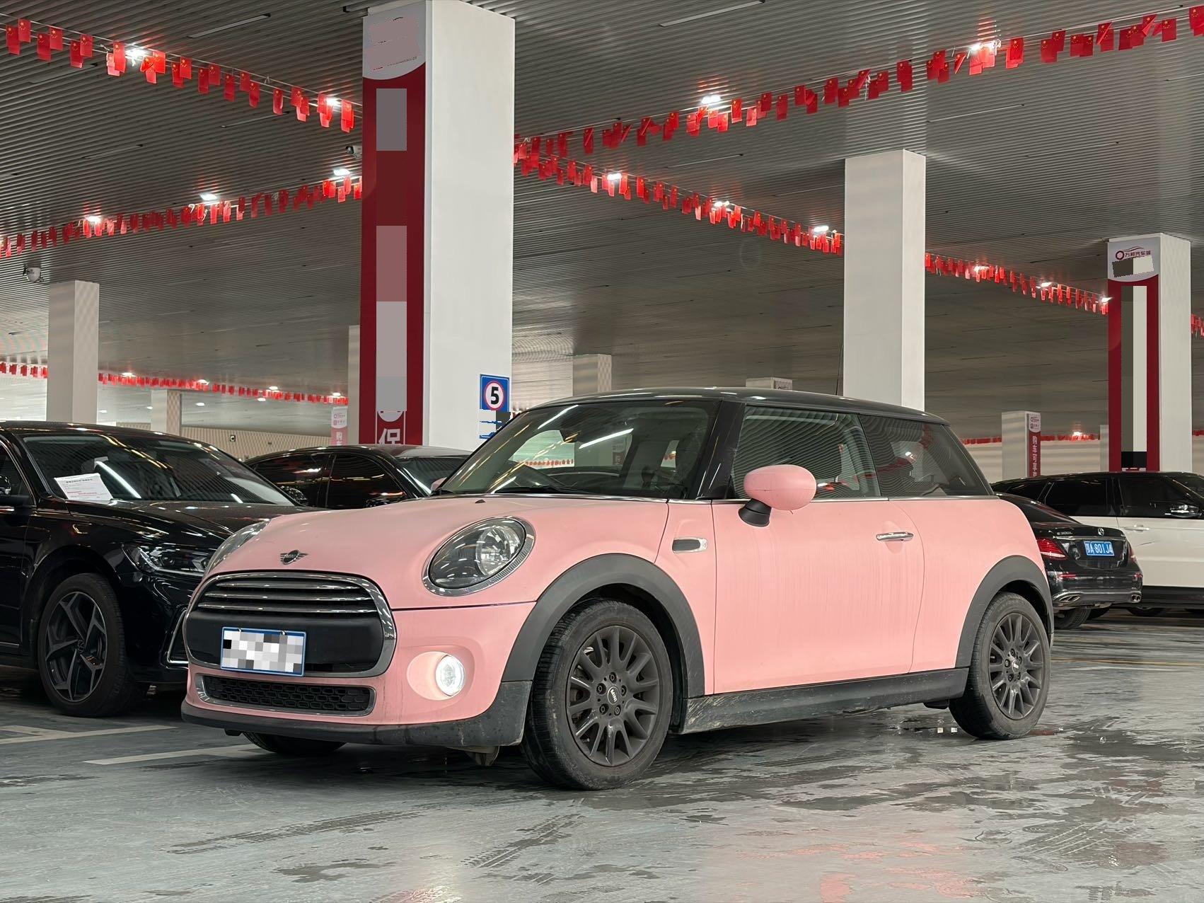 Открыть галерею: MINI 2020 1.5T ONE PLUS