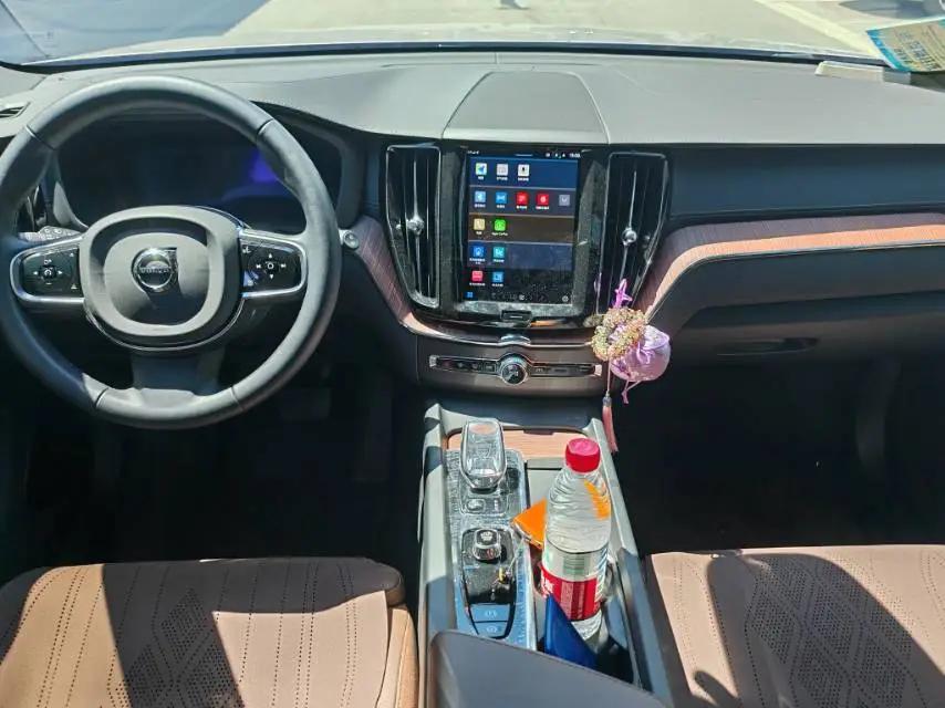 Volvo XC60 2025 B5 4WD Zhiyuan Deluxe Edition 4