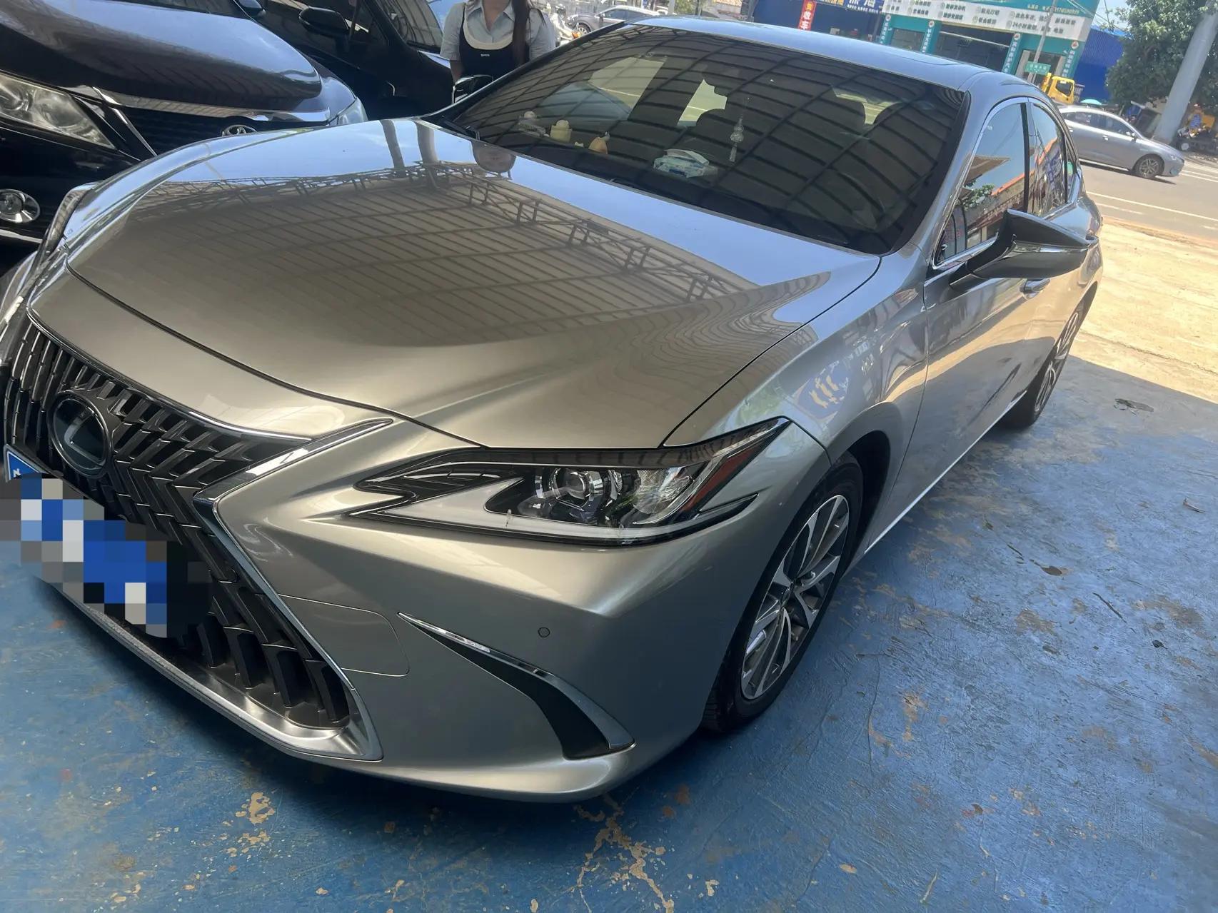 Lexus ES 2022 300h Premium Edition