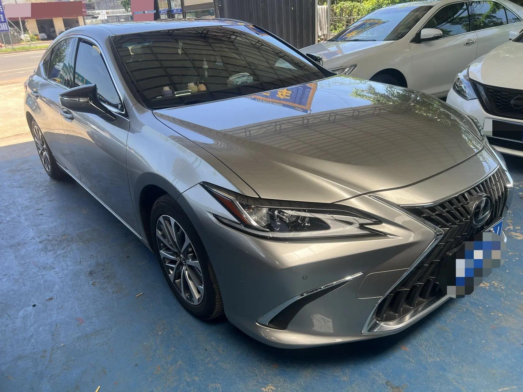 Lexus ES 2022 300h Premium Edition 2