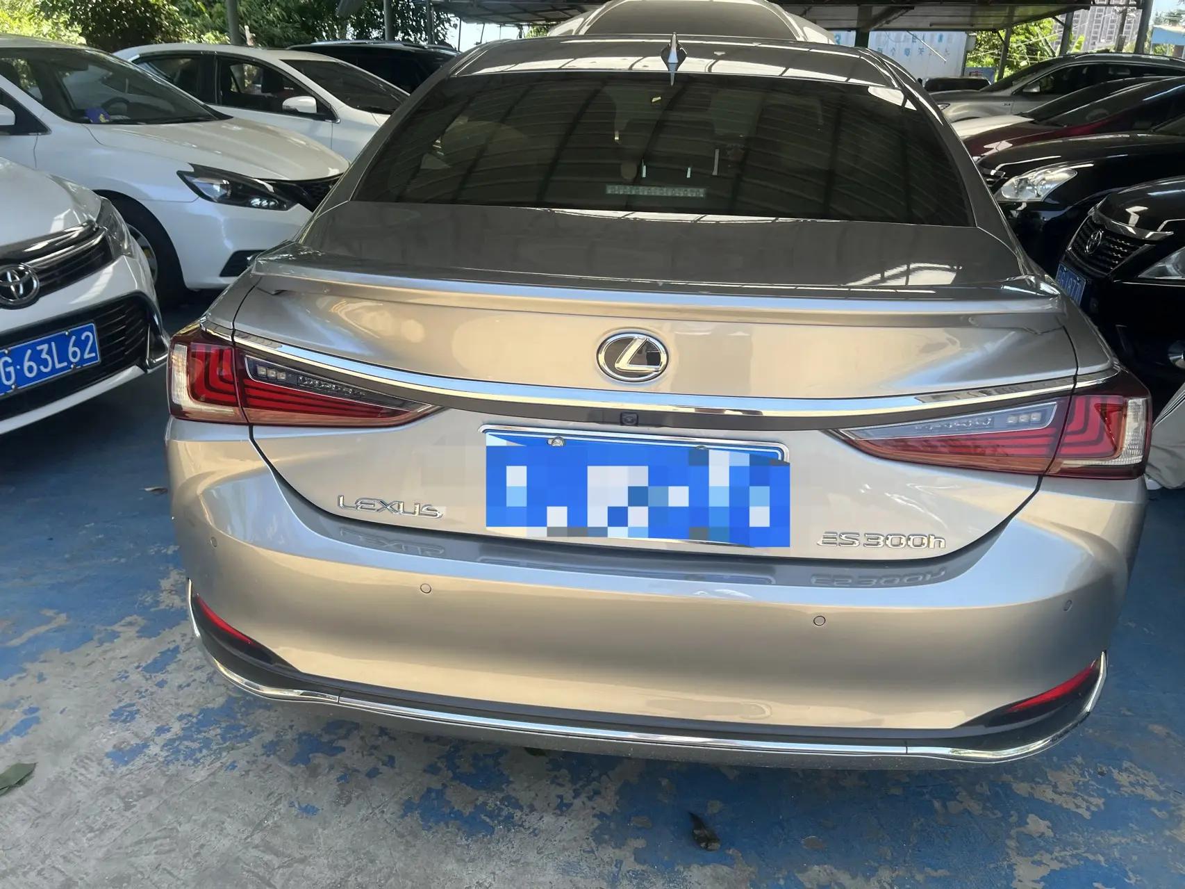 Lexus ES 2022 300h Premium Edition 4