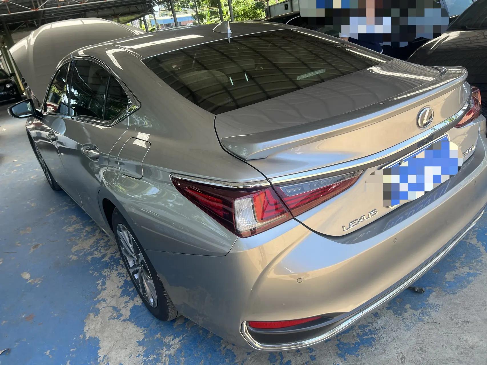 Lexus ES 2022 300h Premium Edition 5