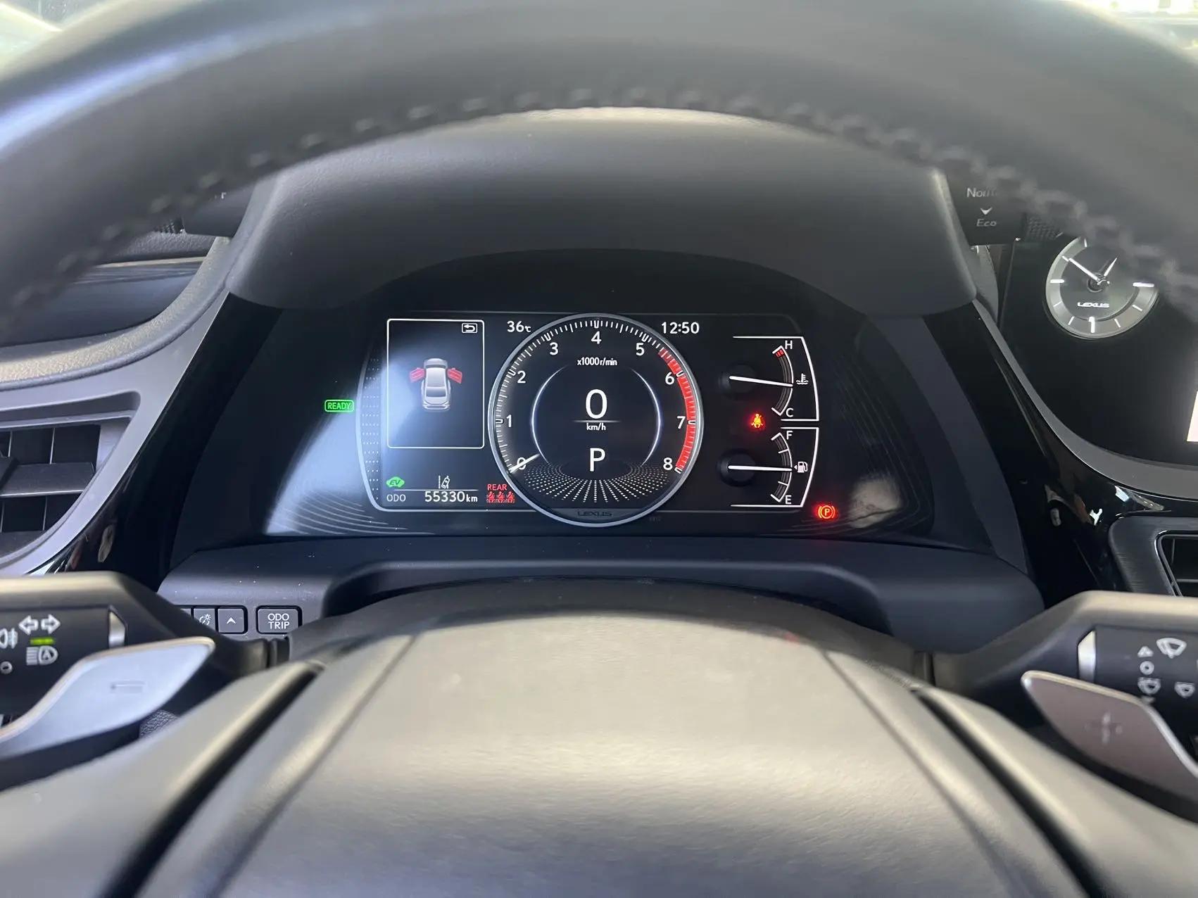 Lexus ES 2022 300h Premium Edition 9