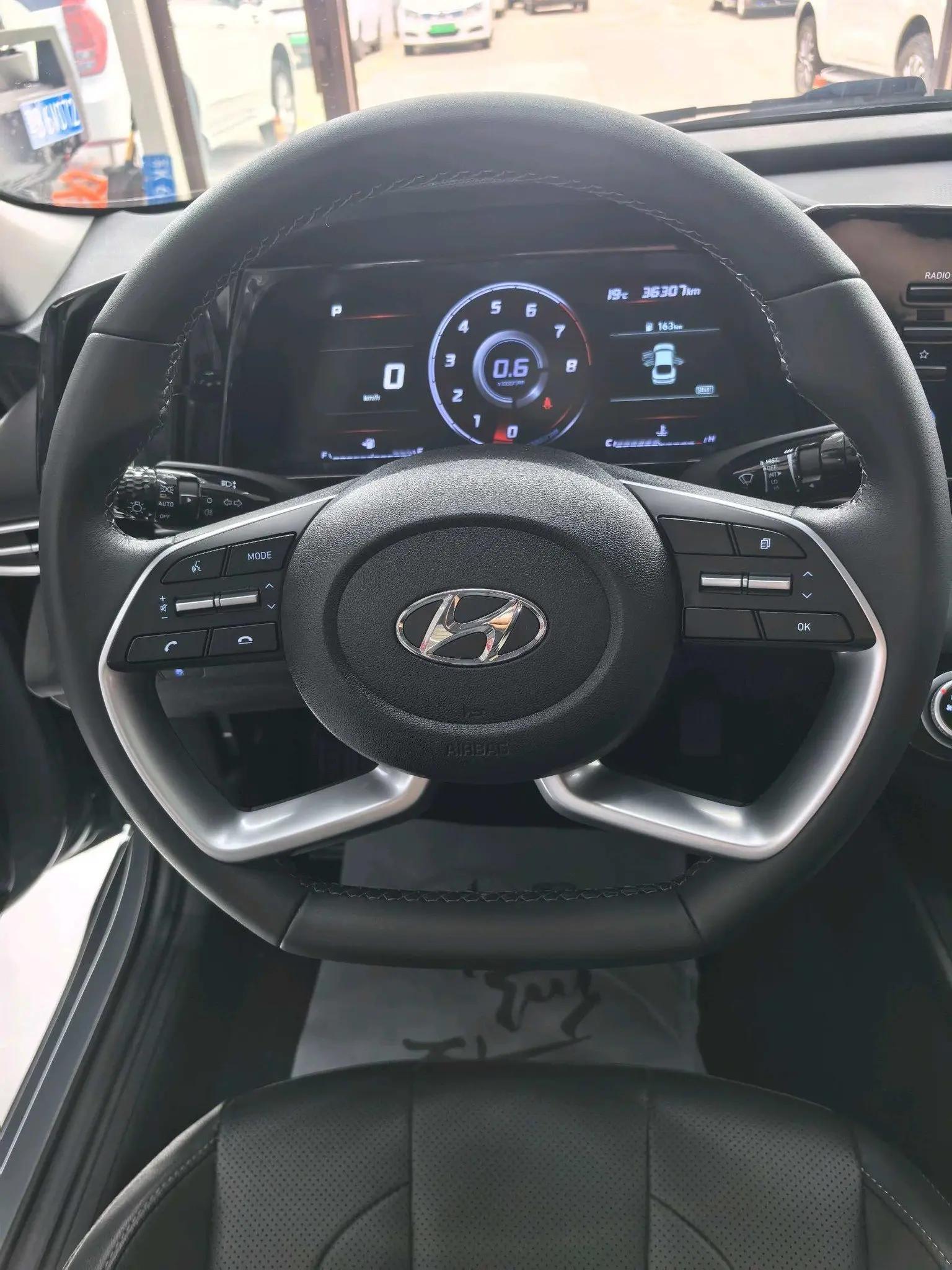 Elantra 2023 1.5L CVT GLS Leading Edition 10