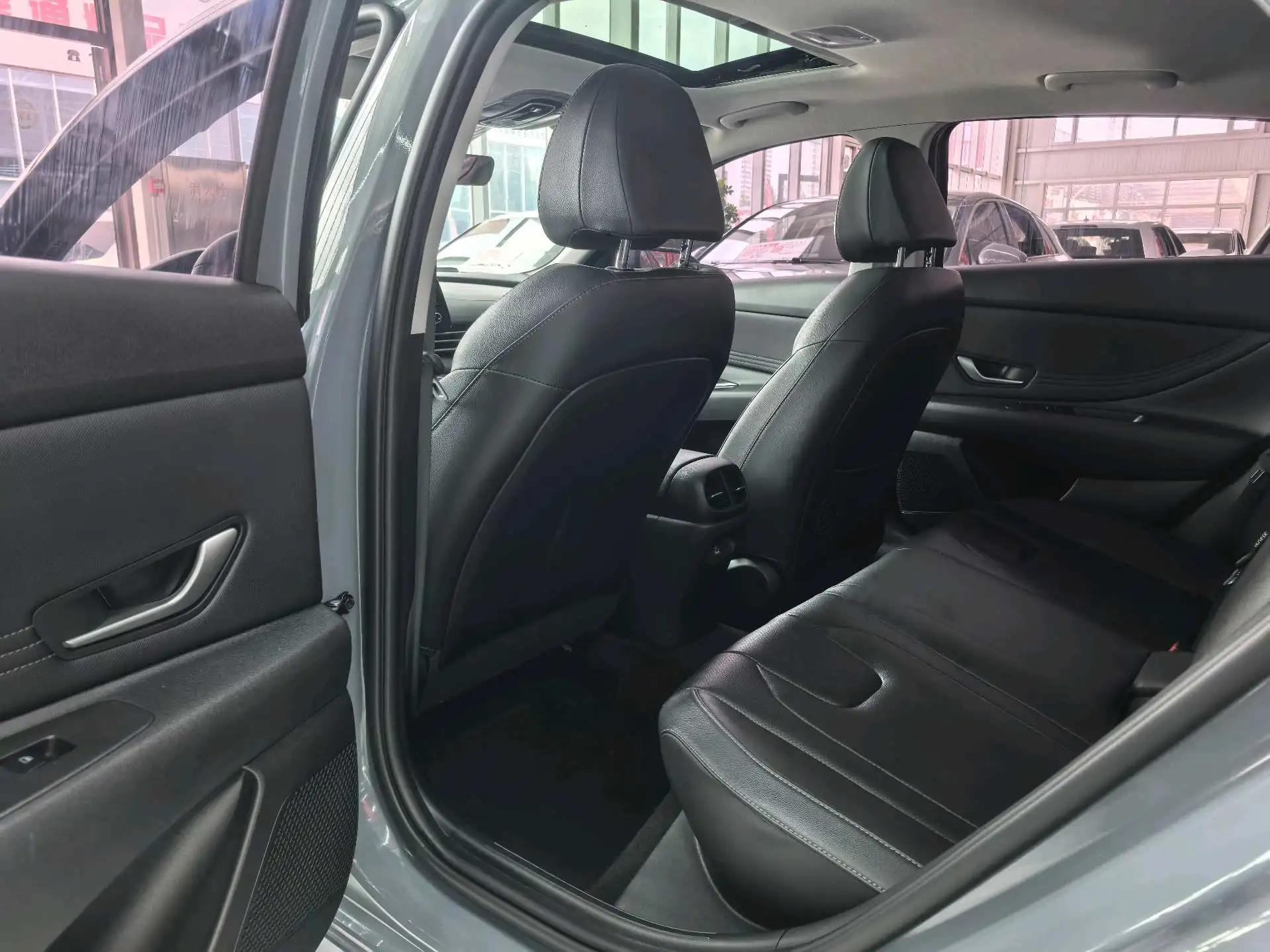 Elantra 2023 1.5L CVT GLS Leading Edition 6