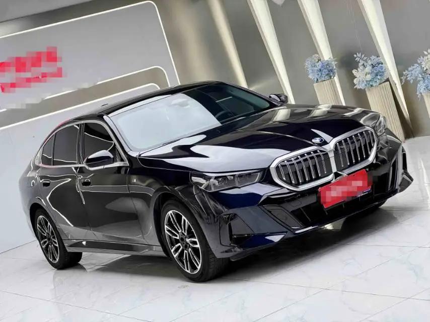 BMW 5 Series 2024 Model 530Li 48V 2.0T Luxury M Sport Package Automatic 3