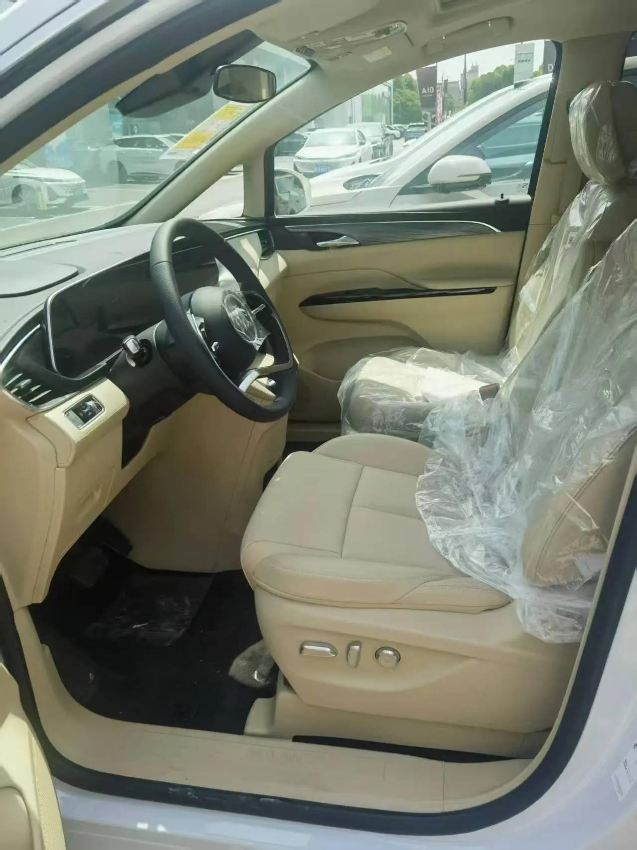 Buick 2025 GL8 Lu Shang 1.5T Smart Edition 7-seat Automatic Gear 4