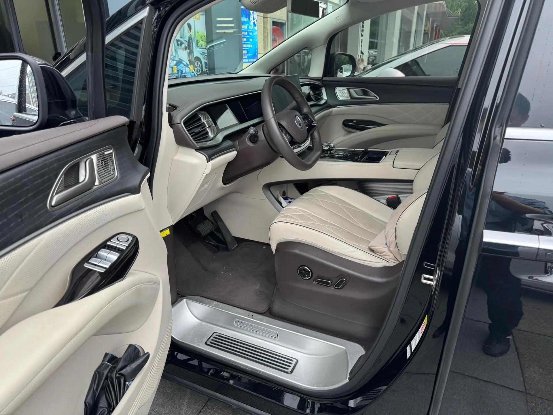 Denza D9 2024 DM-i 980 4-wheel drive Honor Model 3