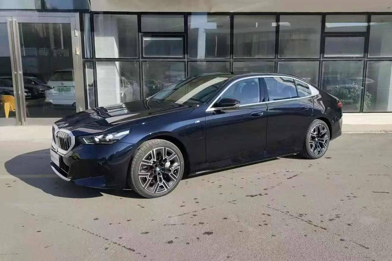Open image lightbox: 宝马 2025款 i5 xDrive 50L M运动套装 自动挡