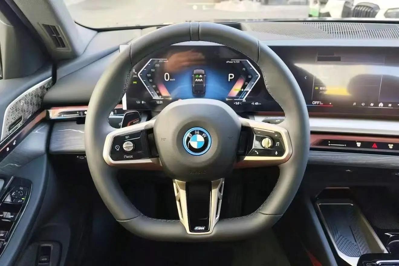 宝马 2025款 i5 xDrive 50L M运动套装 自动挡 2