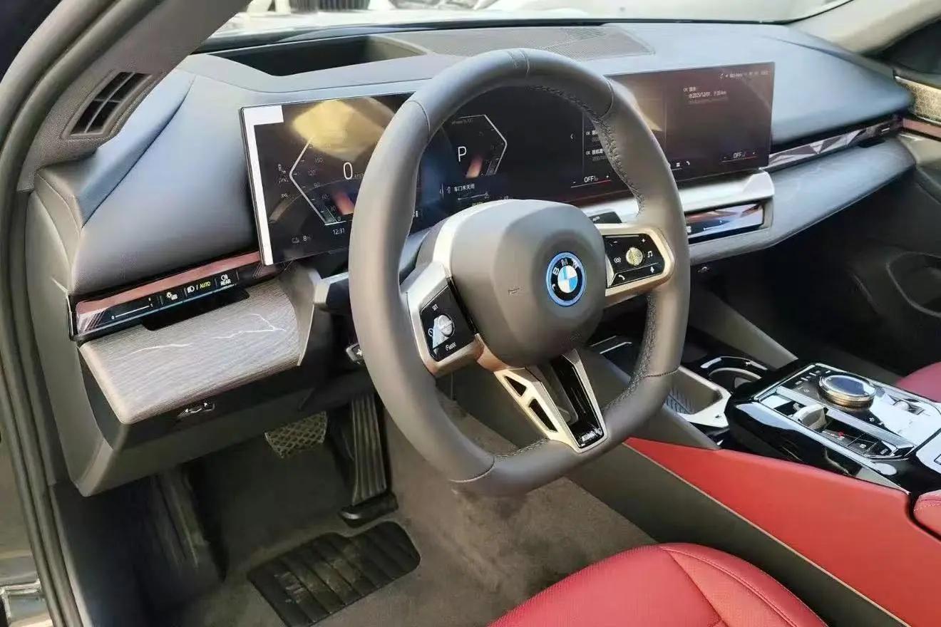 宝马 2025款 i5 xDrive 50L M运动套装 自动挡 3