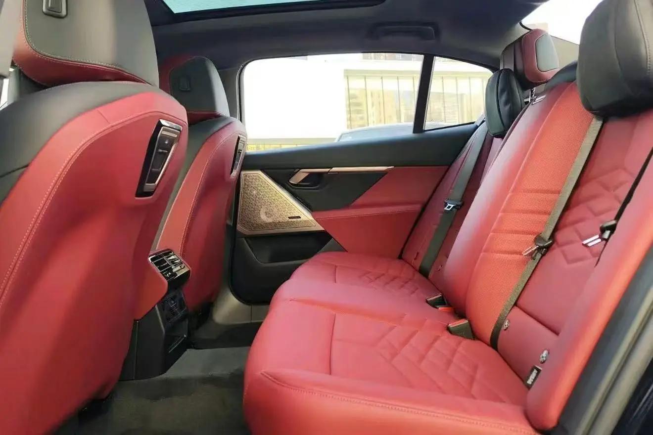 宝马 2025款 i5 xDrive 50L M运动套装 自动挡 5
