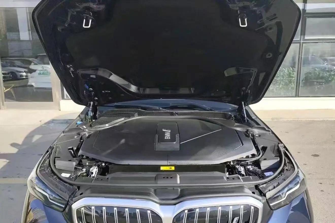 宝马 2025款 i5 xDrive 50L M运动套装 自动挡 6