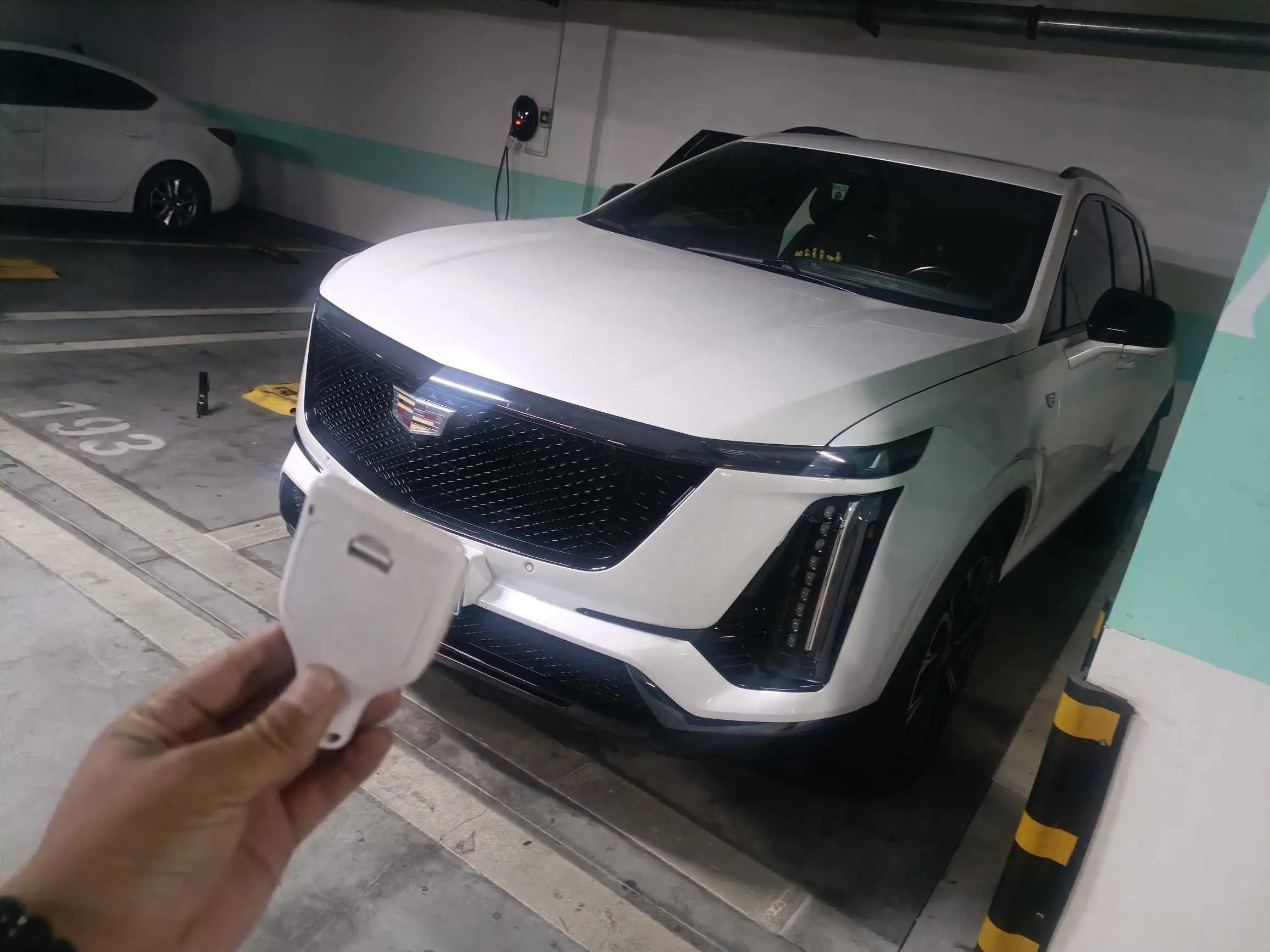 Cadillac XT5 2025 2.0T 4-wheel drive luxury model