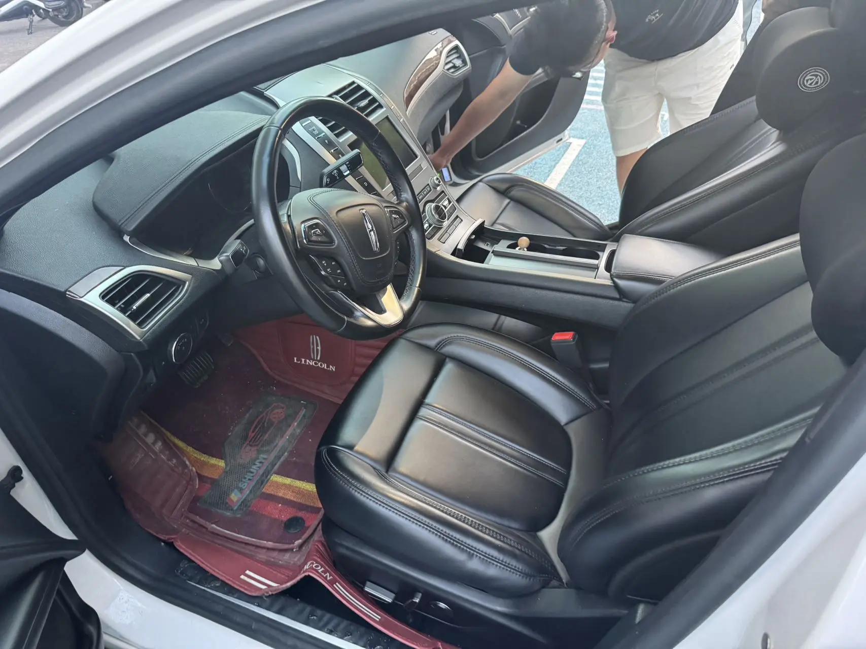 Lincoln MKZ 2020 2.0T Premium Edition 4