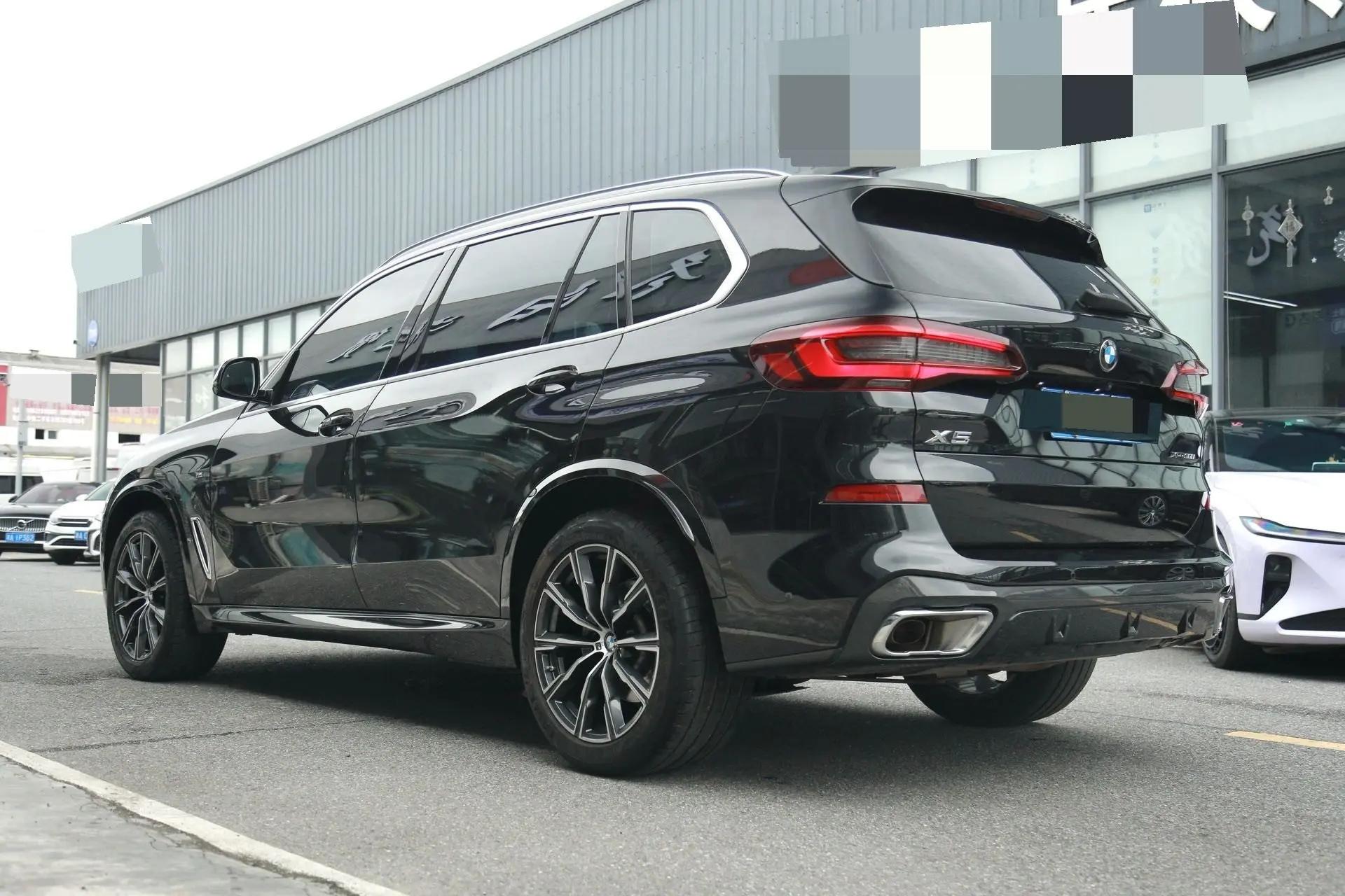BMW X5 2022 xDrive 30Li exclusive m sports suit 12