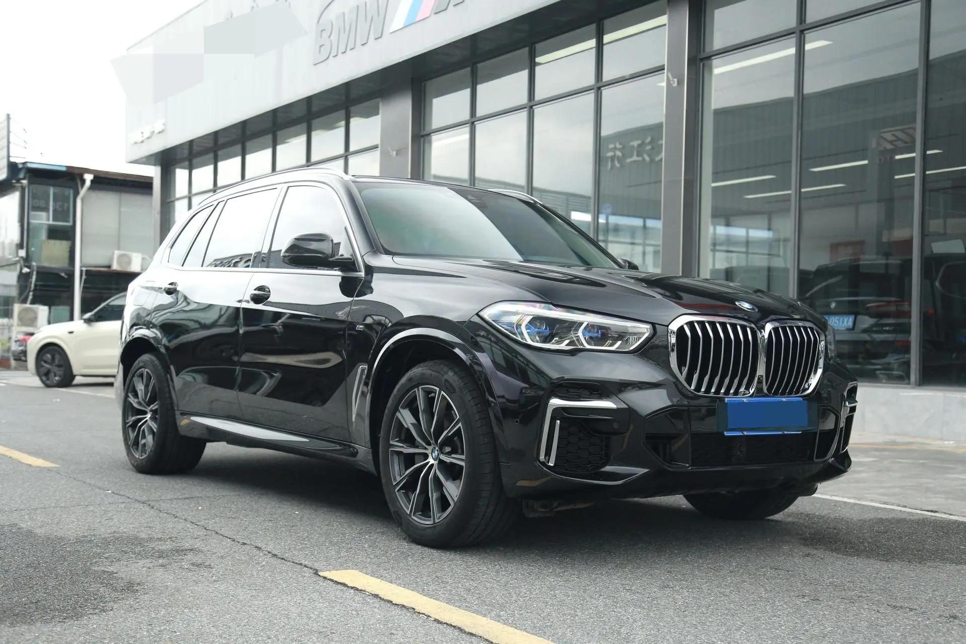 BMW X5 2022 xDrive 30Li exclusive m sports suit 3